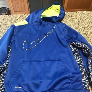 Nike Therma-Fit Youth Boys Sweatshirt